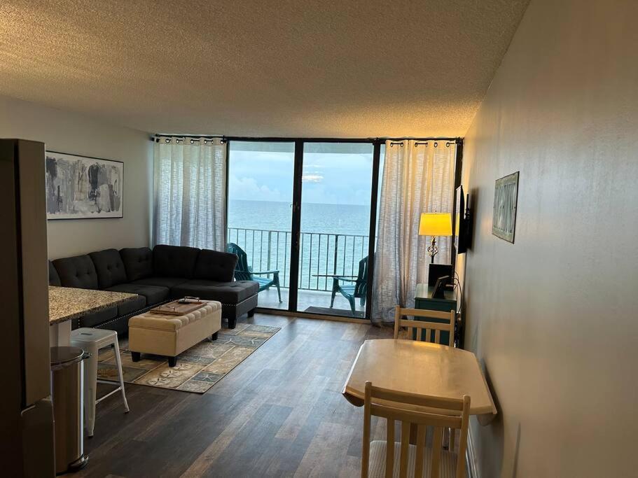 On The Sand Beachfront Condo, Newly Renovated Myrtle Beach Extérieur photo