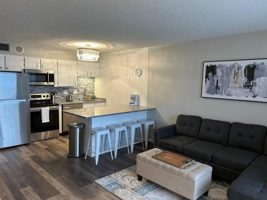 On The Sand Beachfront Condo, Newly Renovated Myrtle Beach Extérieur photo