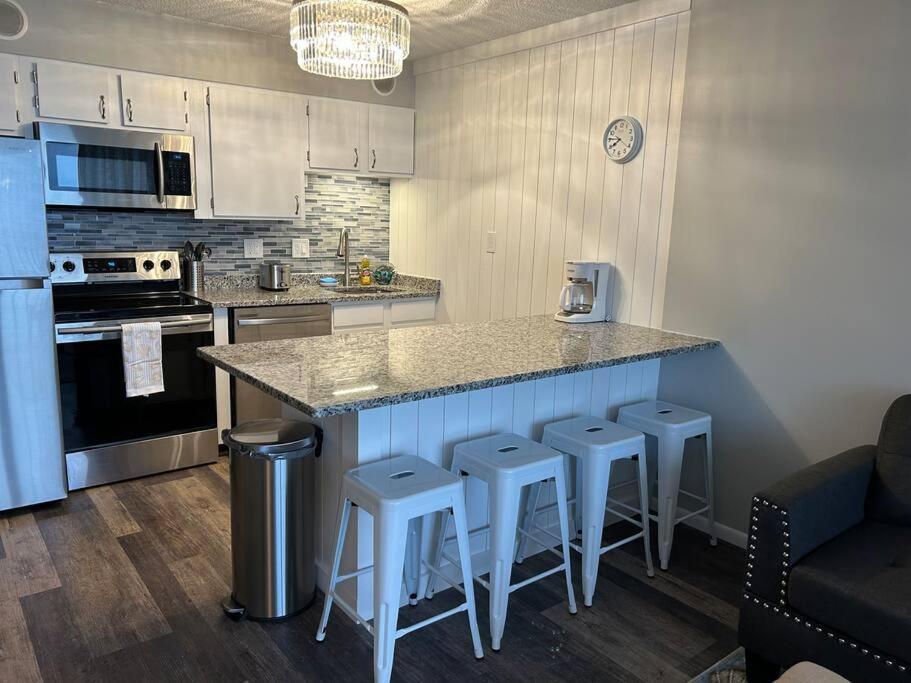 On The Sand Beachfront Condo, Newly Renovated Myrtle Beach Extérieur photo