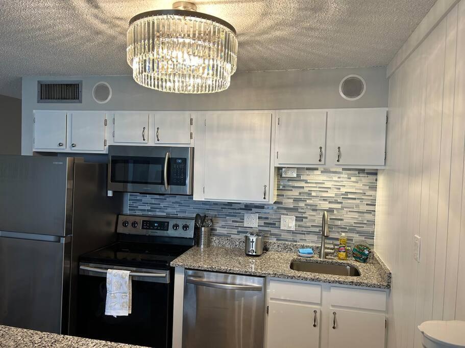 On The Sand Beachfront Condo, Newly Renovated Myrtle Beach Extérieur photo